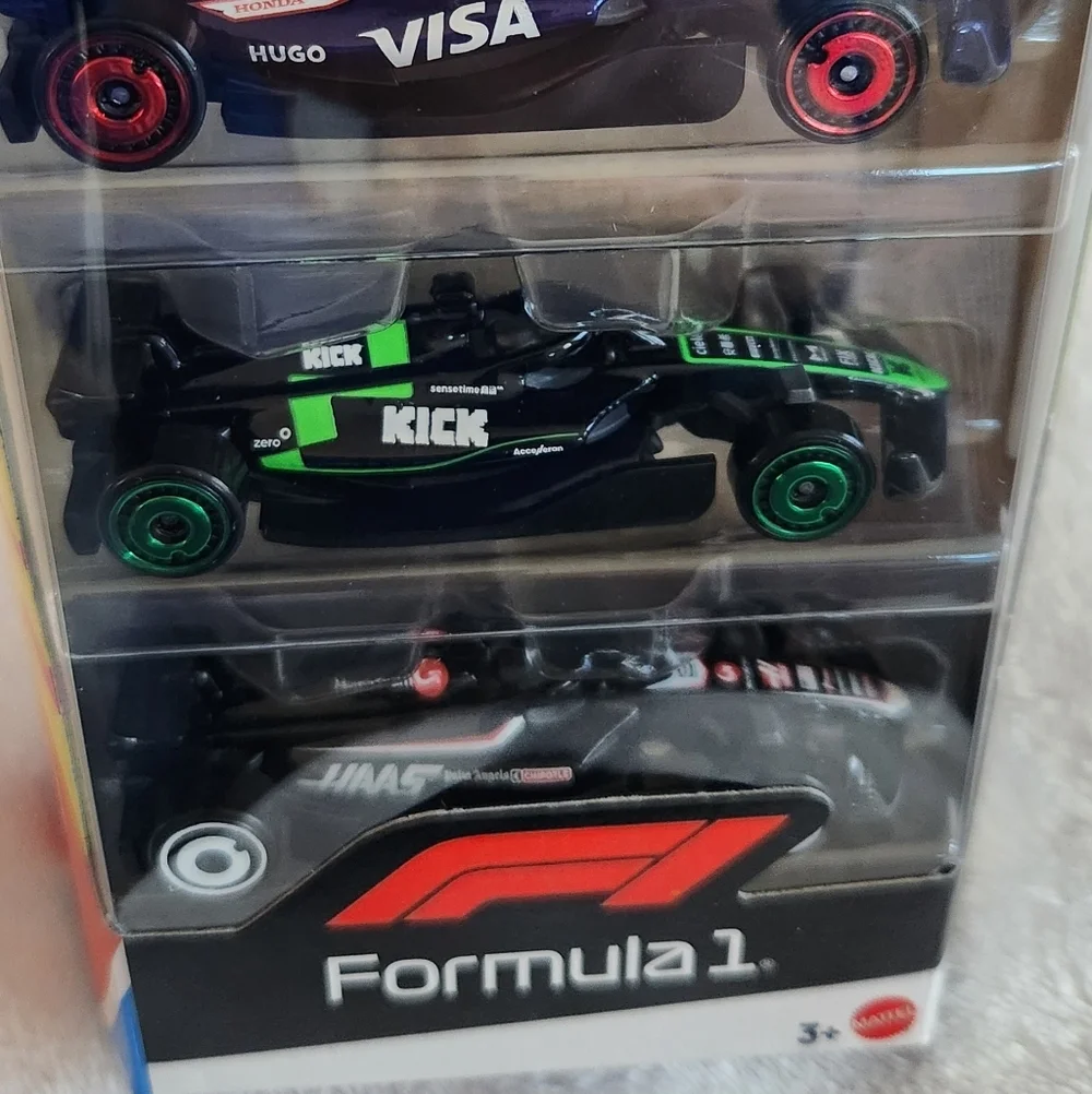 🏎️🏁Hot Wheels Formula 1 Toy Car Set – 5 Cars – 2024 Edition – NWT – Multicolor